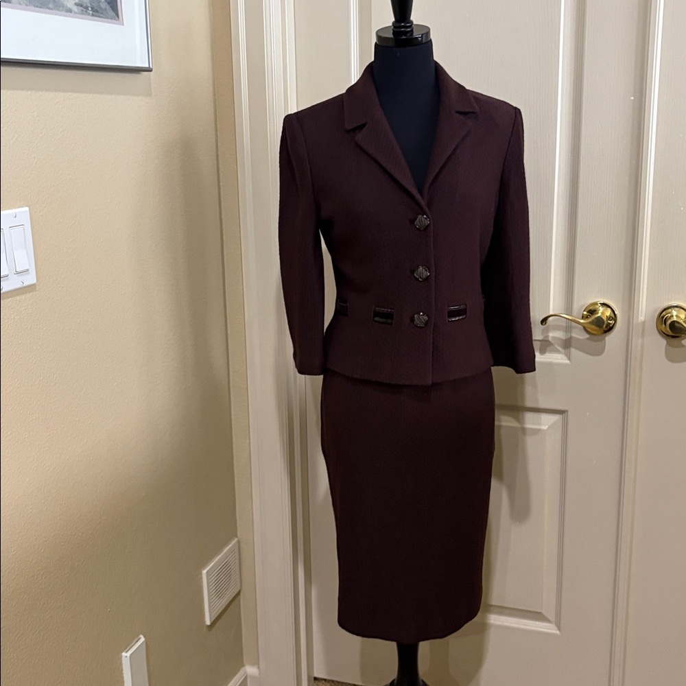 St John Couture Brown Suit Jacket 6 Skirt 8 $2700 Figure Flattering Mahogany